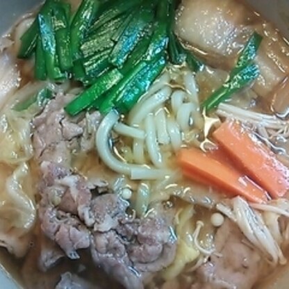 寒いときは鍋ですね～（*＾＾*）何より楽チン♪冷凍保存の豚肉・野菜・うどんでさらに手抜きでしたが、おだしが美味しくて私も主人も大満足でした！